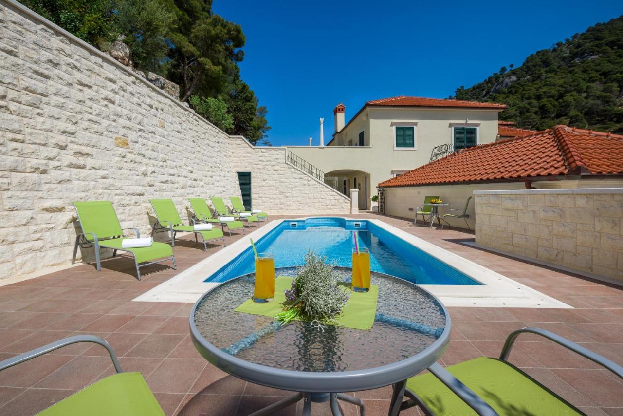 Kogo * Hvar Town